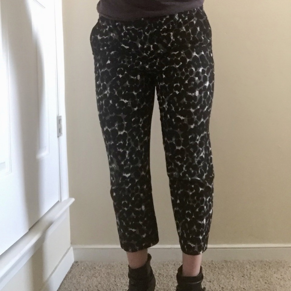 Black leopard print cropped pants